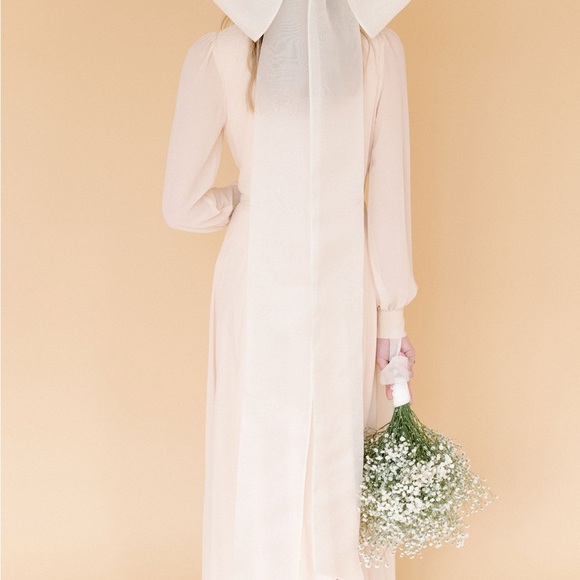 Gorgeous Ivory Silk Bridal Bow Veil - Picture 4 of 6